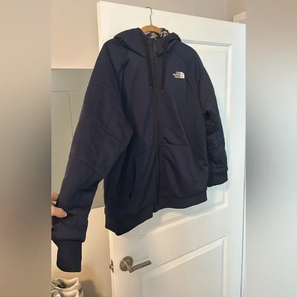 Men’s Reversible Northface Jacket - Picture 2 of 6